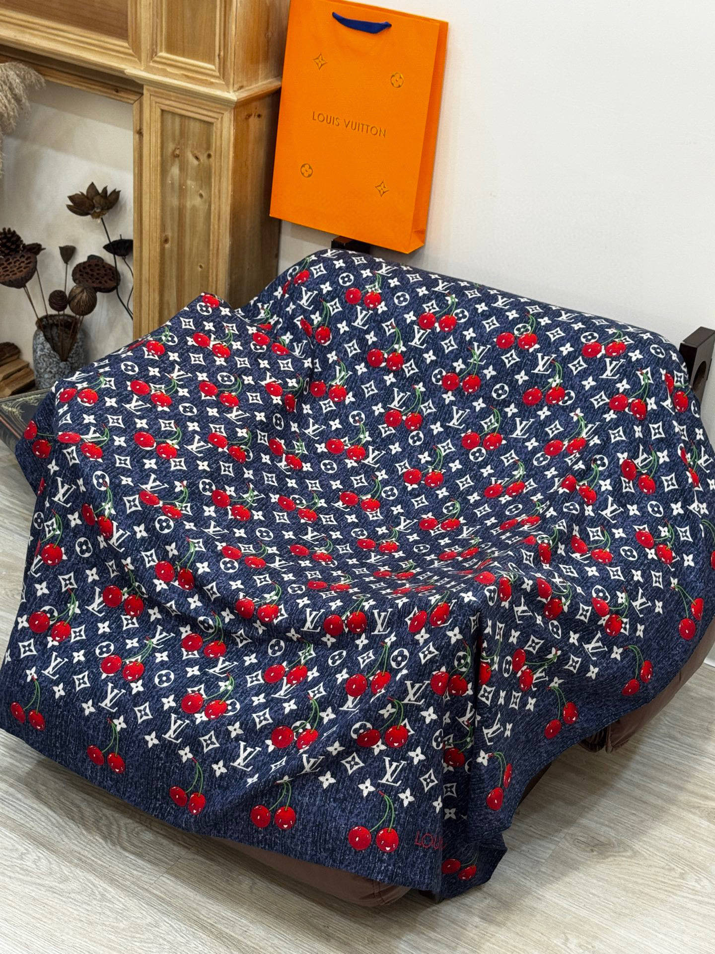 LV SCARF 140 CM IN SILK-CASHMERE BLEND 737269