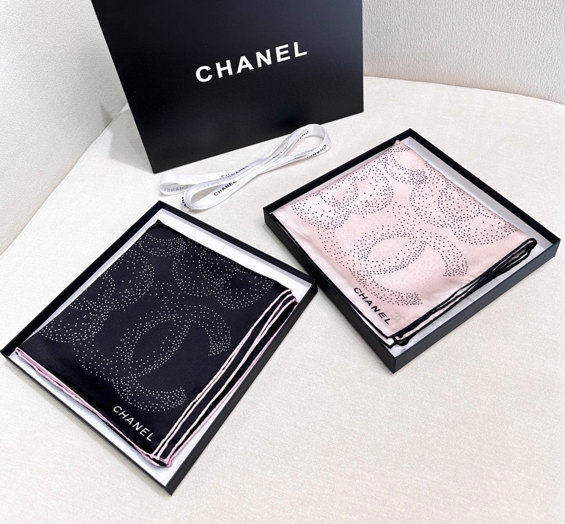 CHANEL 25S SCARF 90 IN SILK 730643
