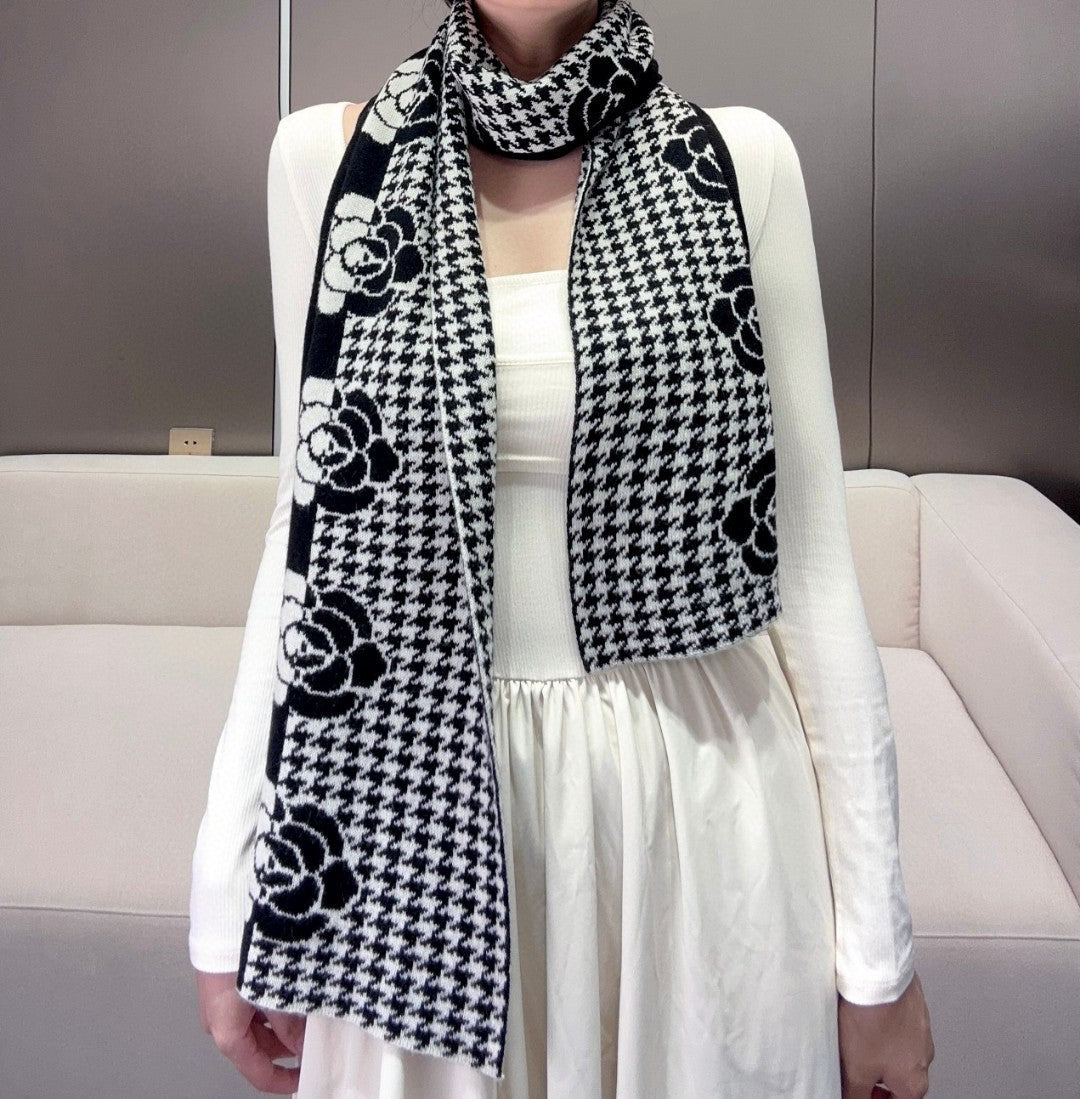 CHANEL 26S SCARF 180 IN CASHMERE 311827