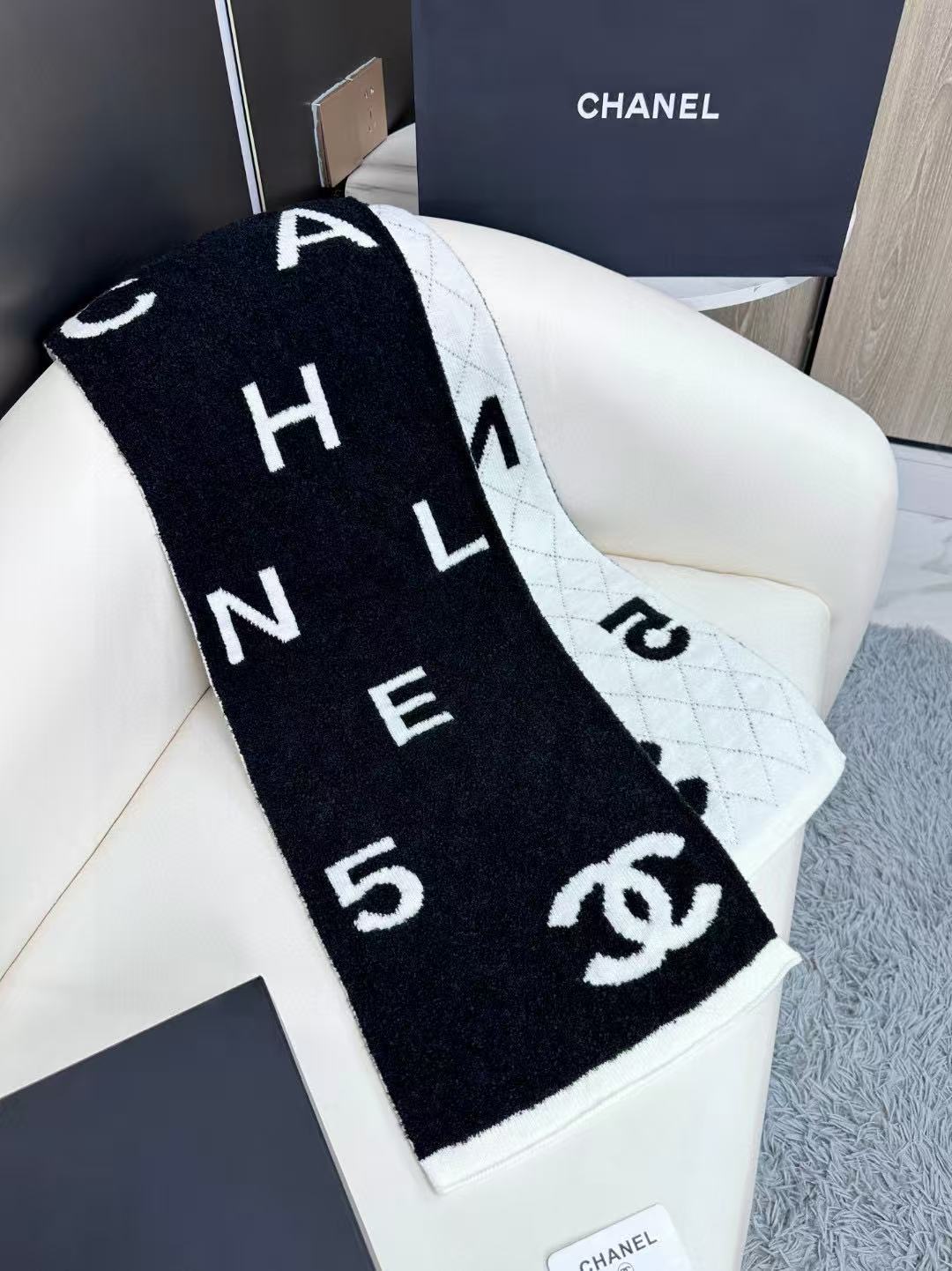CHANEL 25S SCARF 180 IN CASHMERE 881631