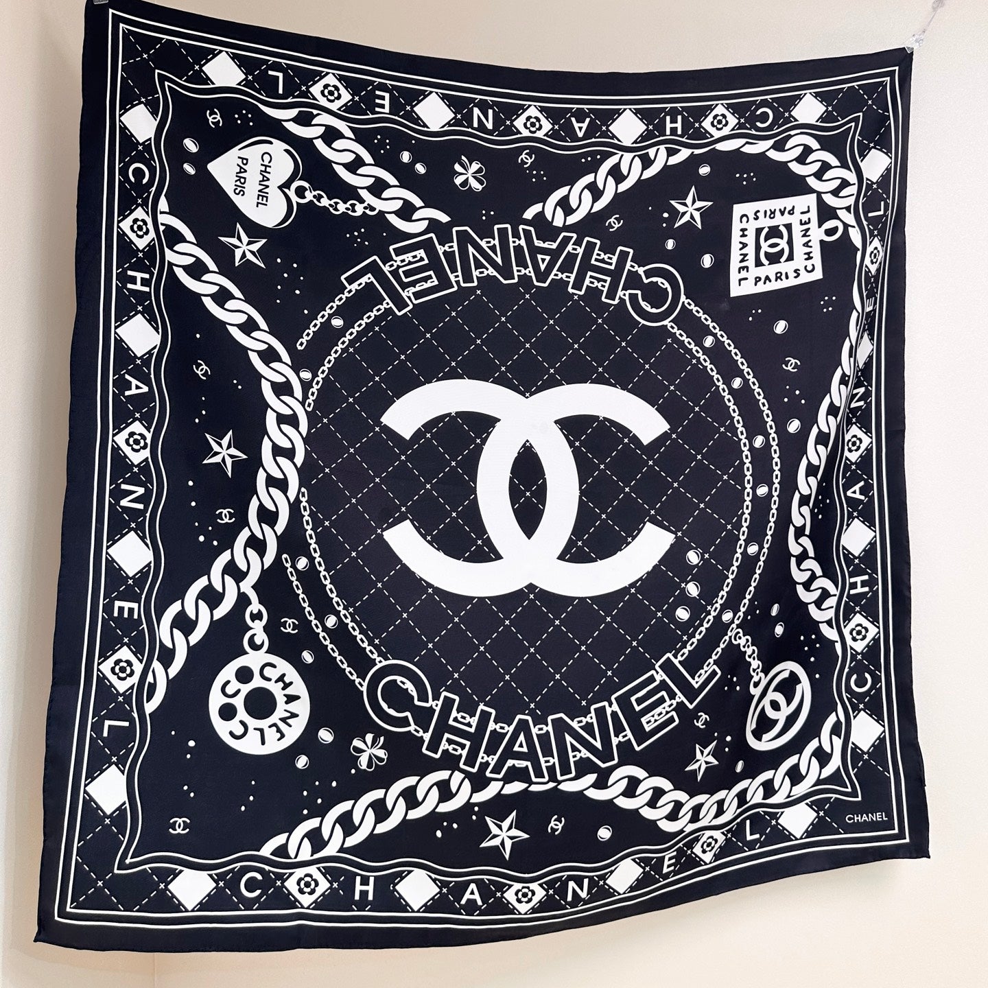 CHANEL 26S SCARF 90 IN SILK 304581