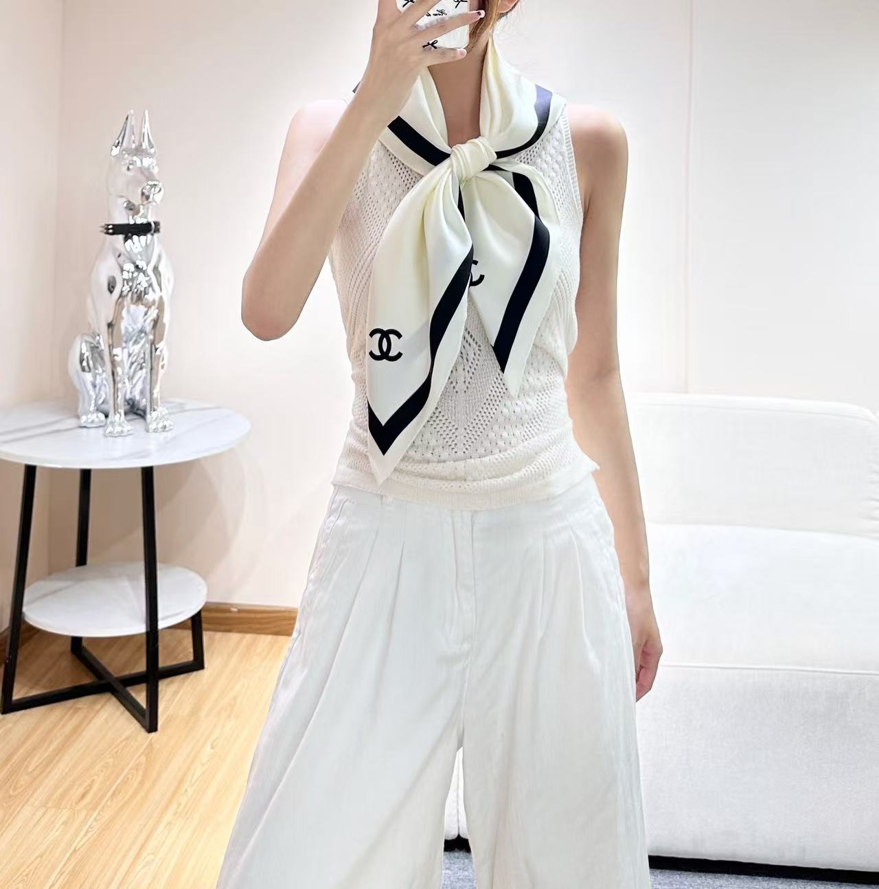 CHANEL 26S SCARF 90 IN SILK 303209