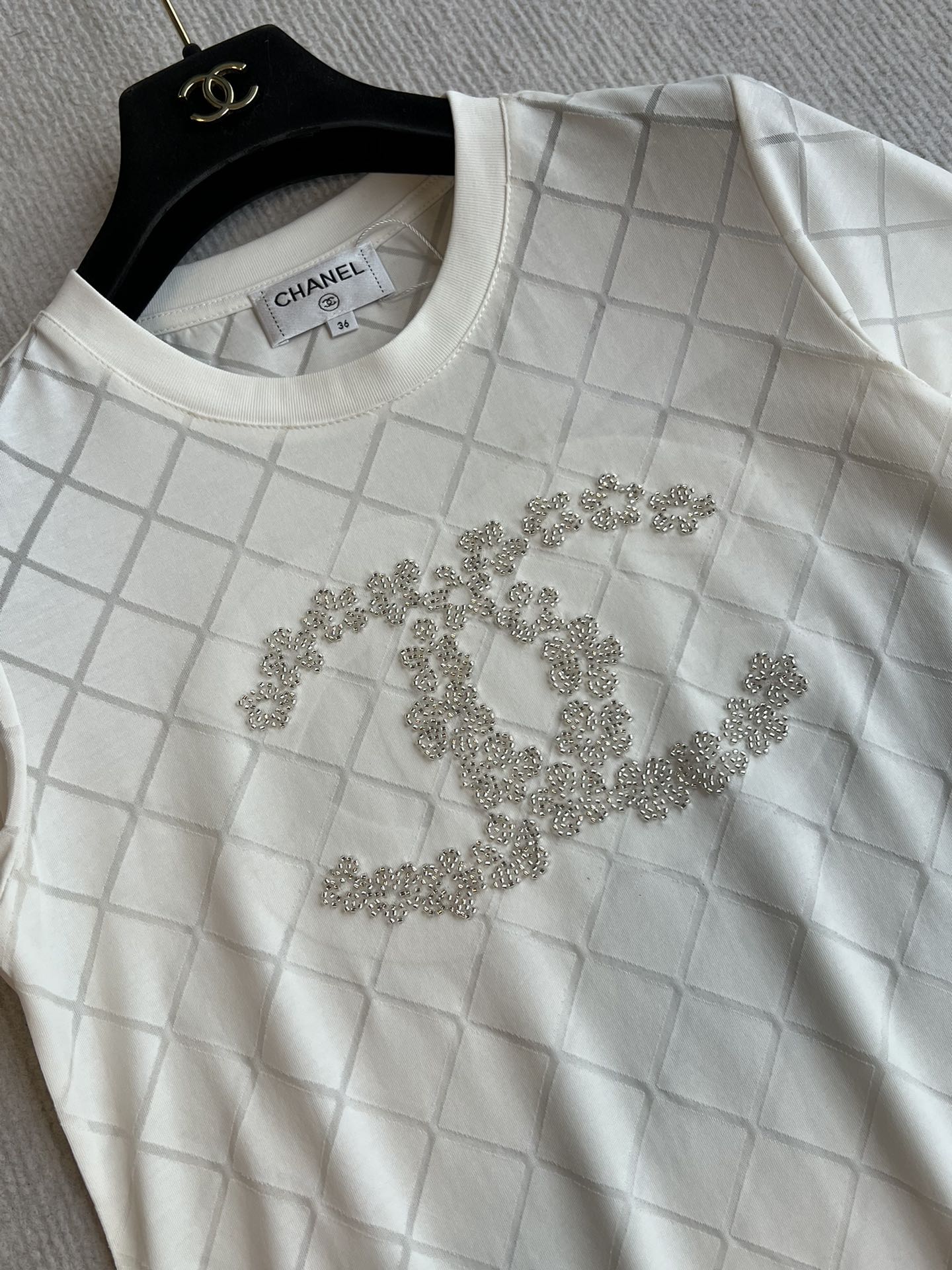 CHANEL WHITE SHORT-SLEEVE EMBELLISHED T-SHIRT