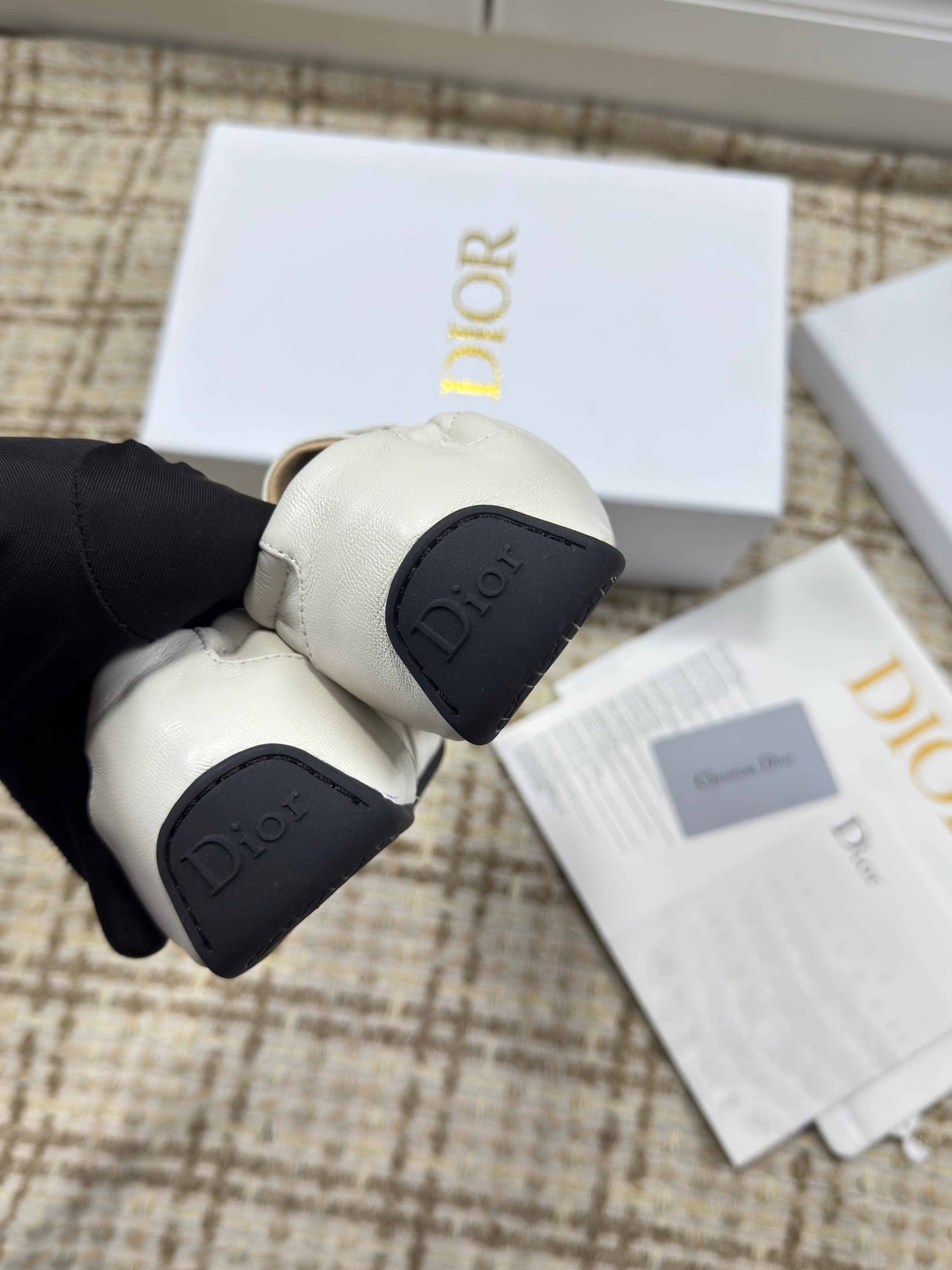 DIOR 26S LOW TOP SNEAKERS IN WHITE CALFSKIN DIOR LOGO