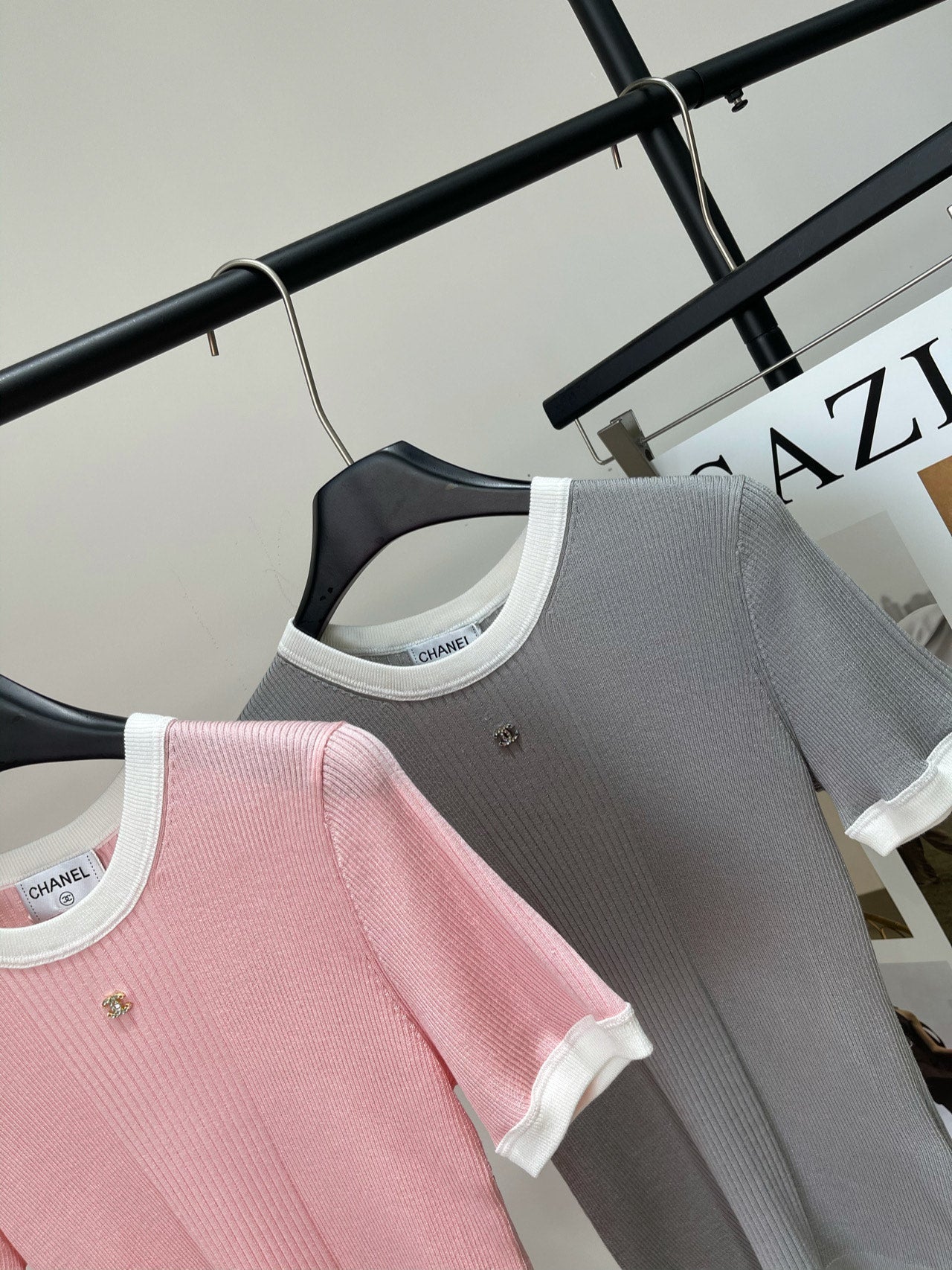 CHANEL SHORT-SLEEVE KNIT SWEATER 259270