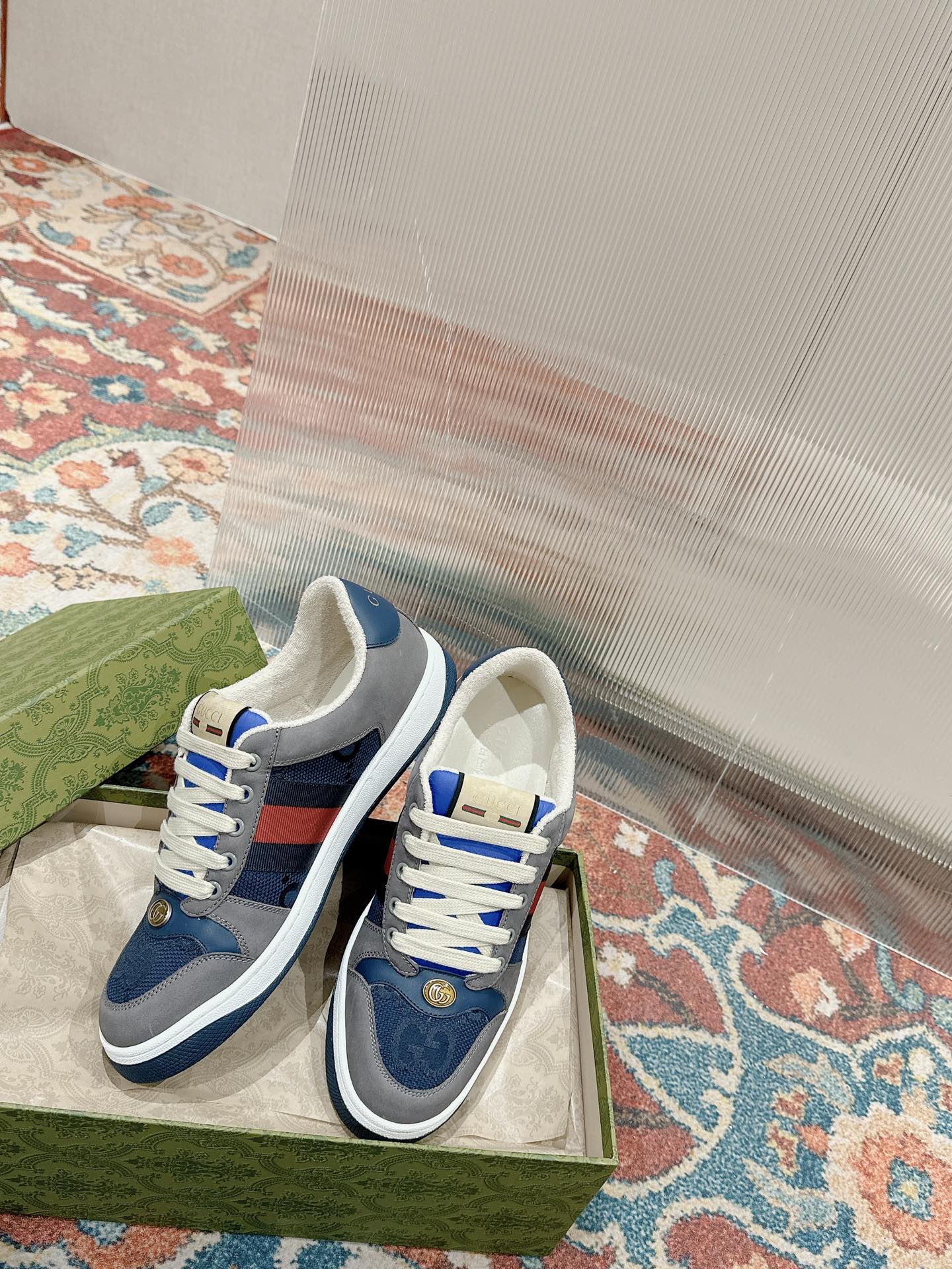 GUCCI 26S SCREENER SNEAKER IN GREY AND BLUE LEATHER