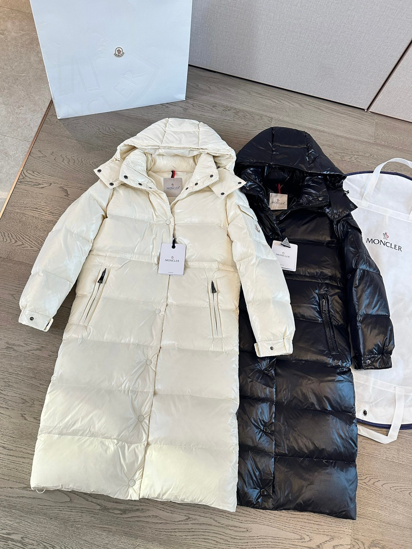 MONCLER 25S DOWN JACKET 305