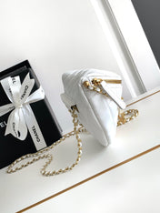 CC WAIST 24 BAG IN WHITE CALFSKIN WITH PEARL CHAIN AND GOLD HARDWARE