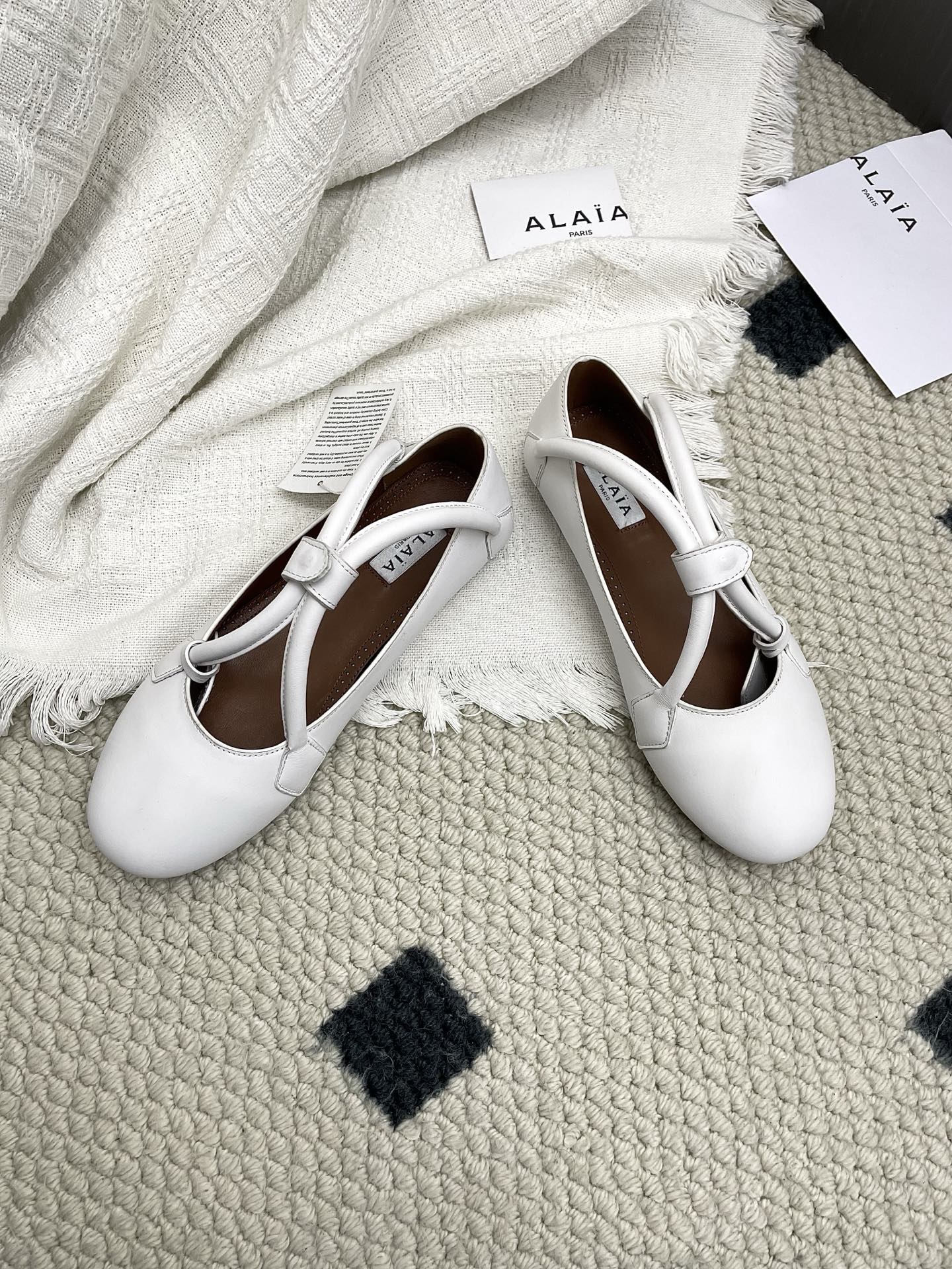 ALAIA 26S BALLET TECKEL IN WHITE CALFSKIN