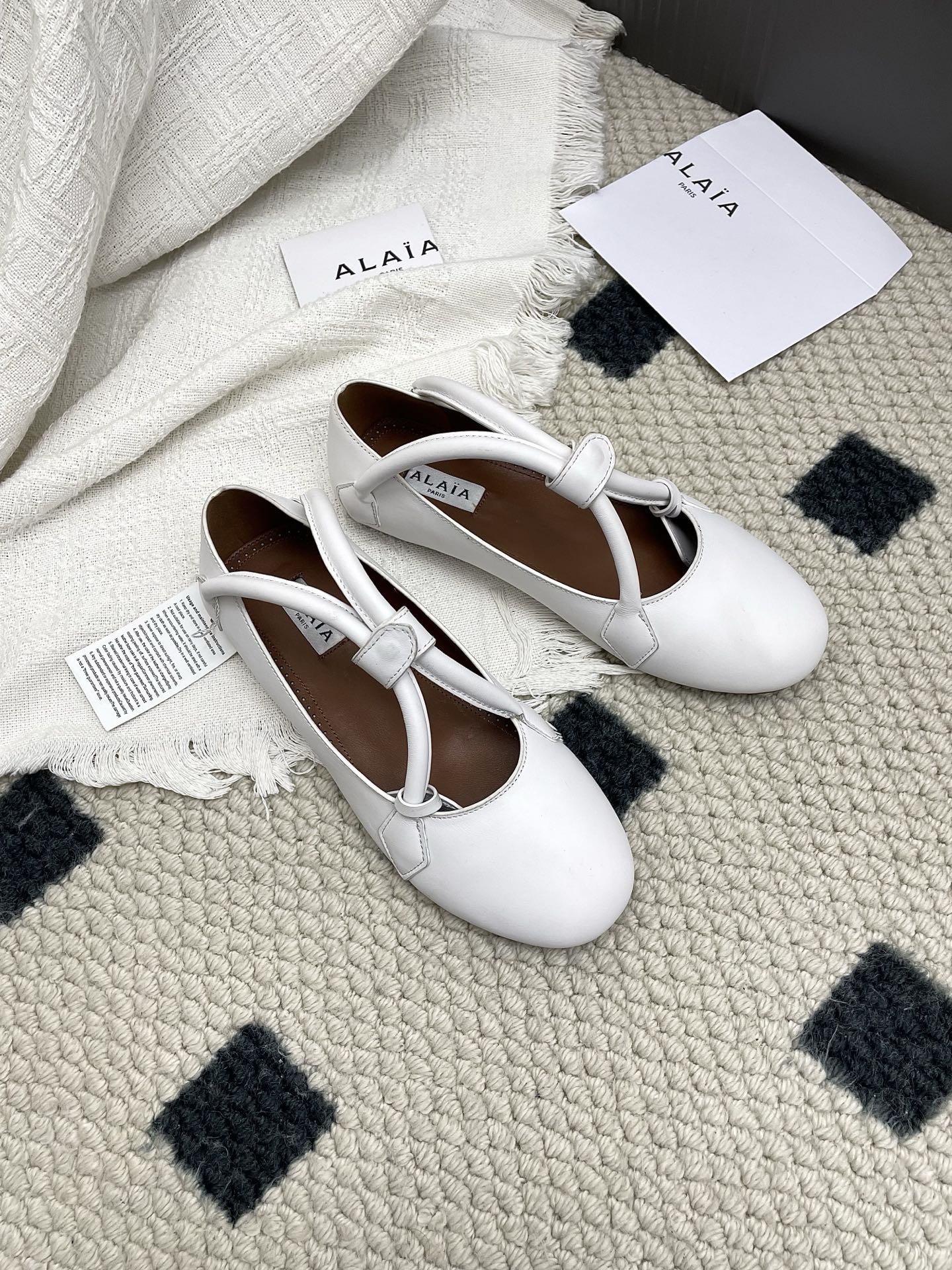 ALAIA 26S BALLET TECKEL IN WHITE CALFSKIN