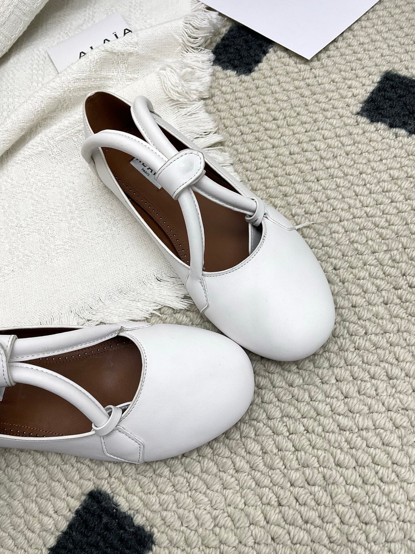 ALAIA 26S BALLET TECKEL IN WHITE CALFSKIN