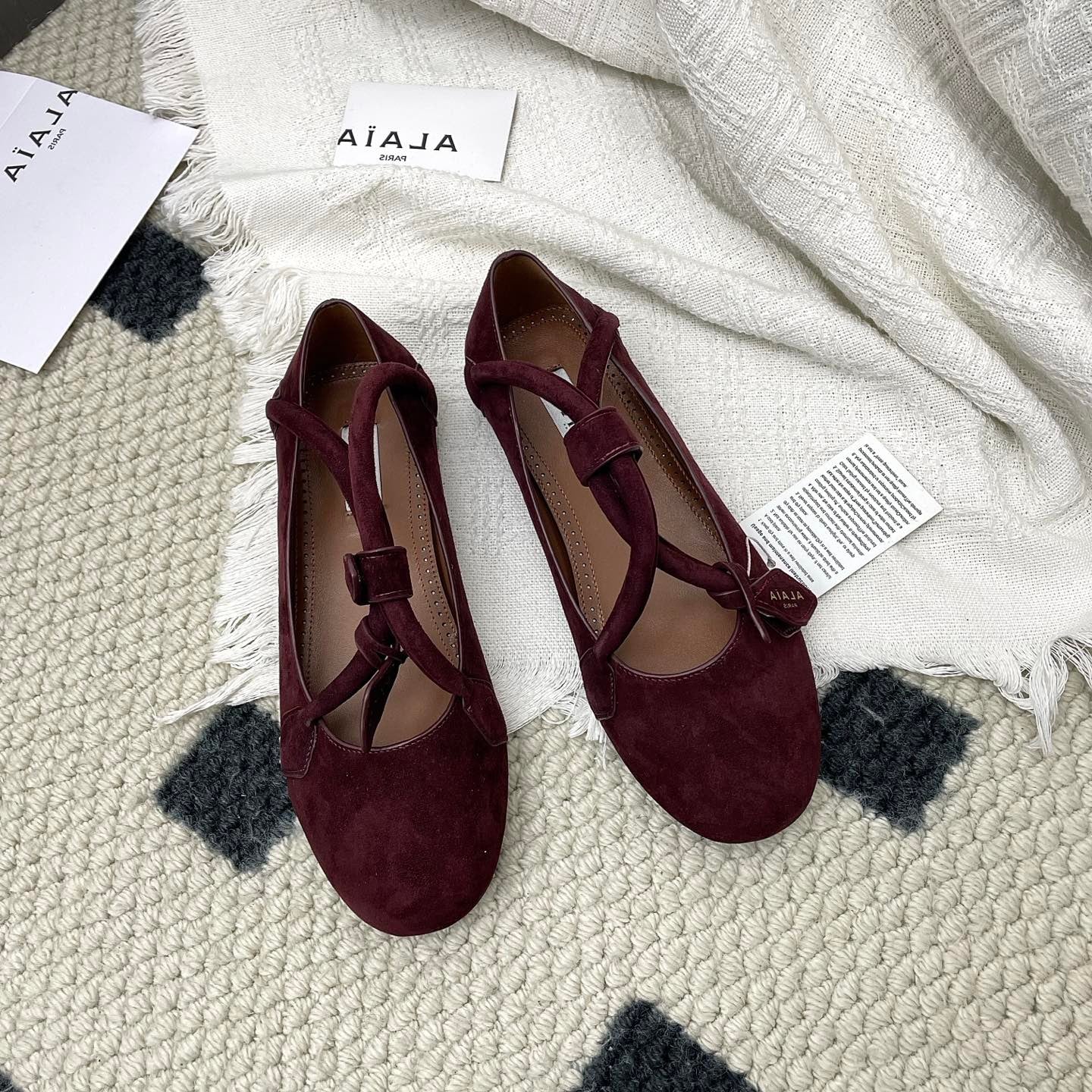 ALAIA 26S BALLET TECKEL IN DARK RED SUEDE