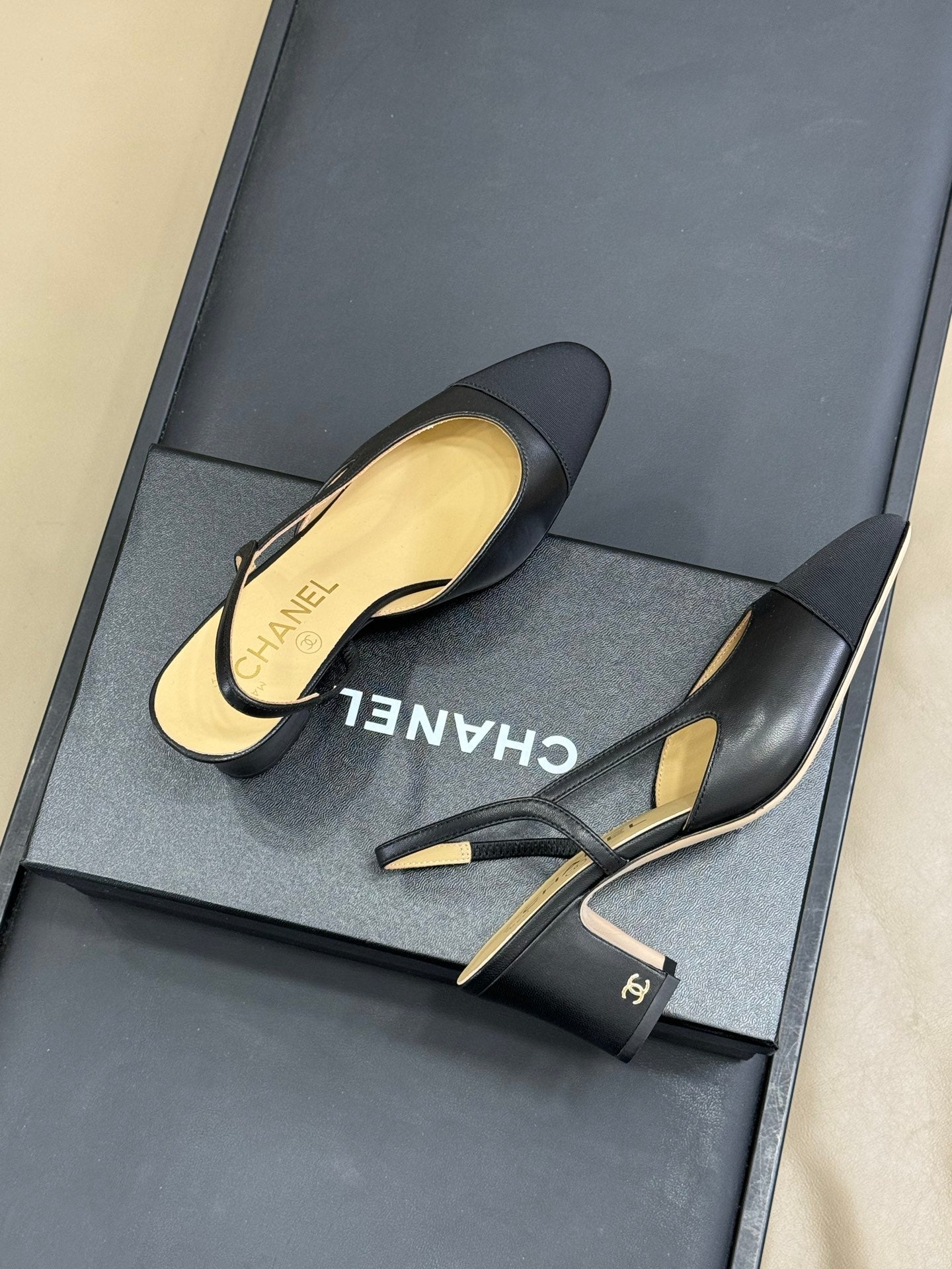 CC CLASSIC SLINGBACK BLACK BEIGE GOATSKIN BLACK GROSGRAIN