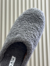 ALAIA 25S SHEARLING COZY SLIPPERS IN DARK GRAY