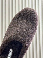 ALAIA 25S SHEARLING COZY SLIPPERS IN DARK BROWN