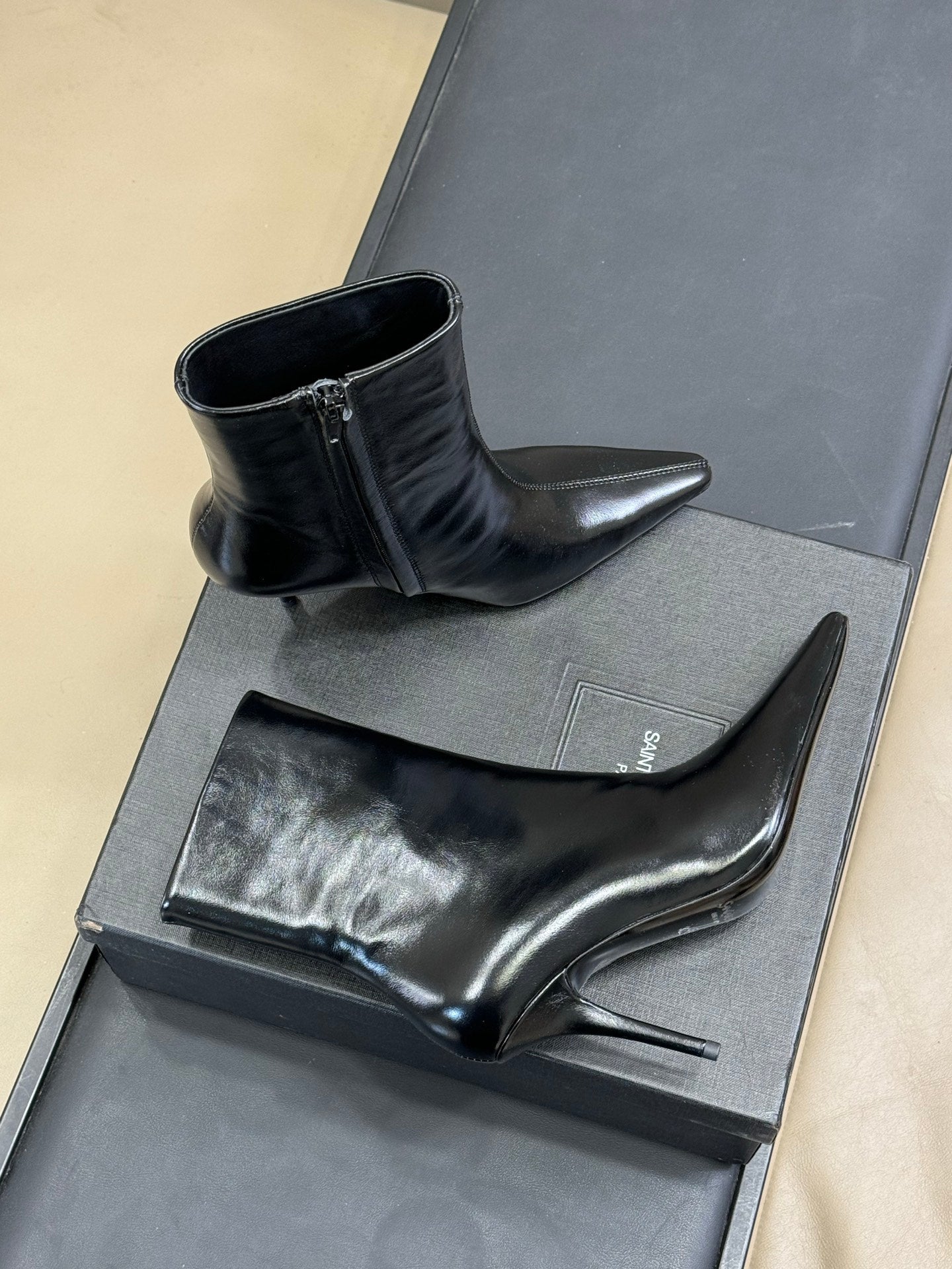 YSL 26S ZIPPERED HEELED BOOTS IN BLACK SHINY CALFSKIN