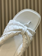 BOTTEGA VENETA 26S THONG SANDALS IN WHITE LAMBSKIN