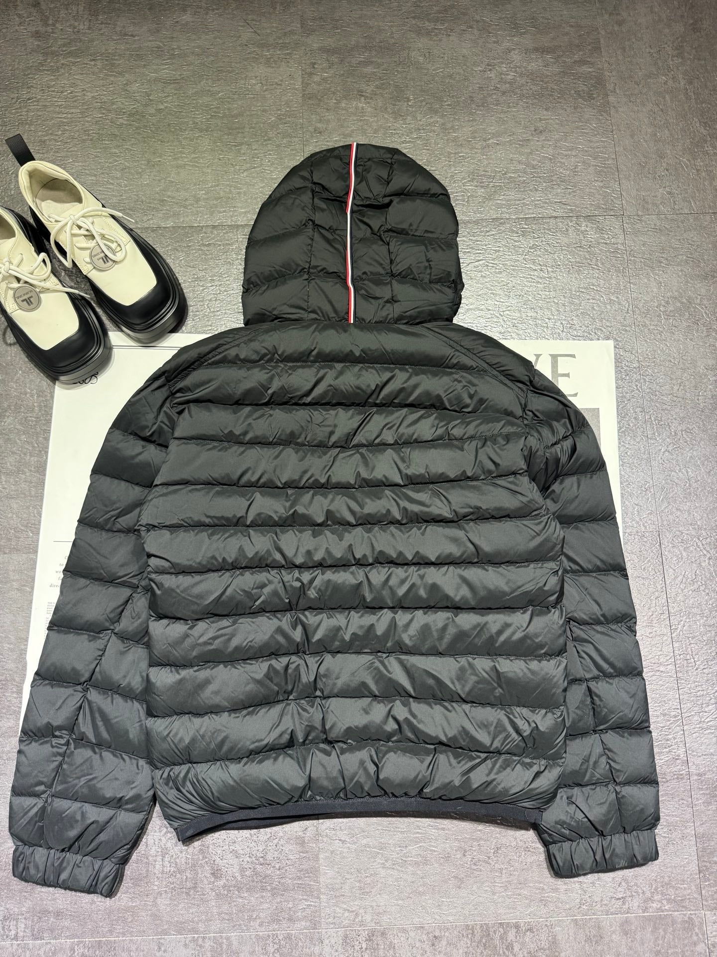MONCLER 25S SHORT HOODED JACKET 322