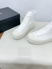 HIGH-TOP SEANKERS IN WHITE CANVAS