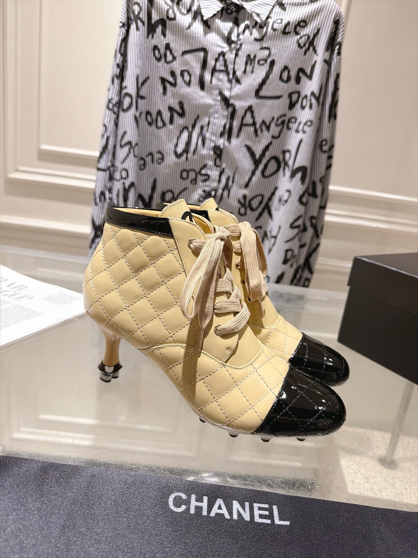 CHANEL 26S HIGH HEEL KNEE HIGH BOOTS 70 MM IN BEIGE LAMBSKIN AND BLACK PATENT CALFSKIN