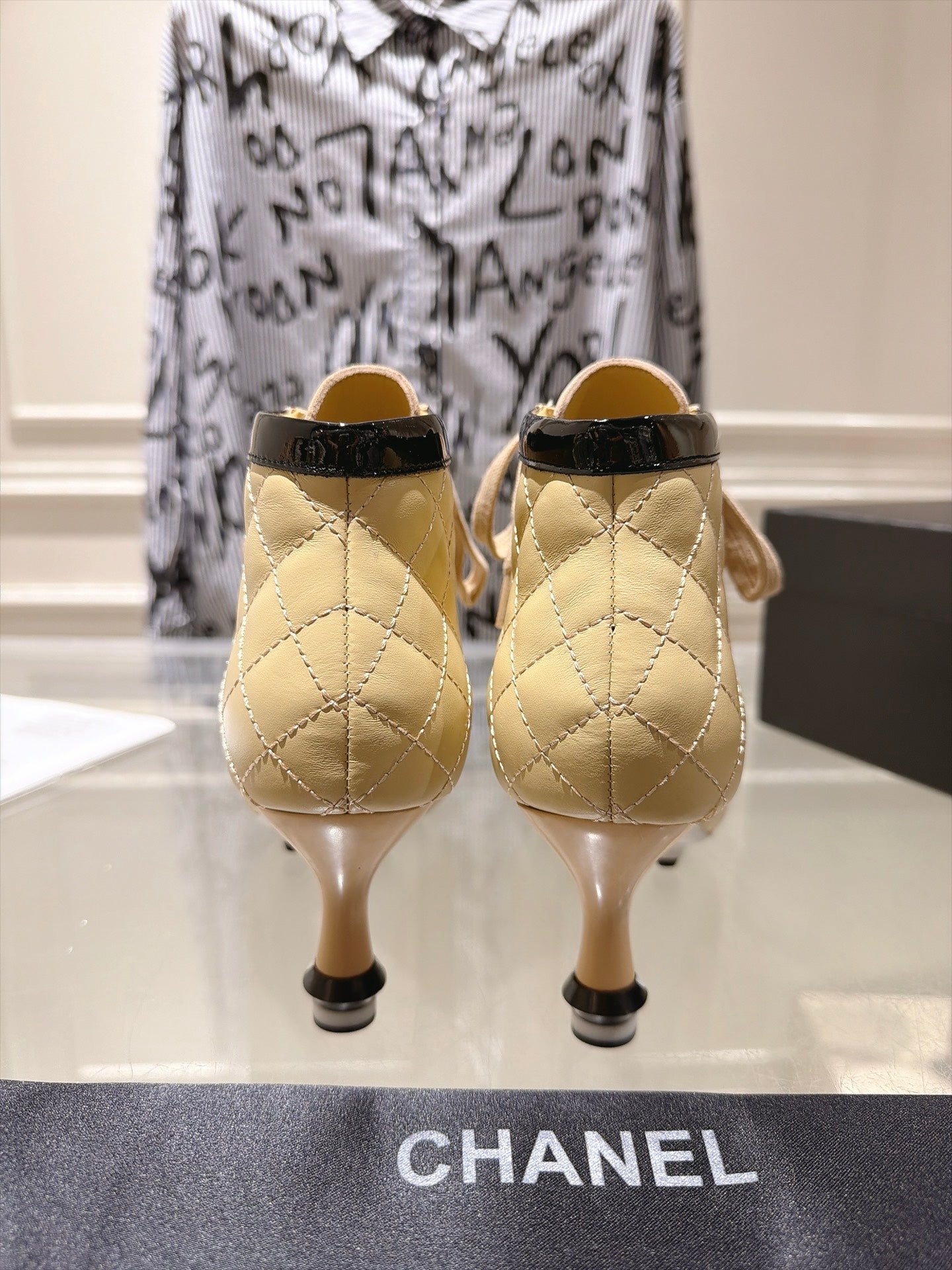 CHANEL 26S HIGH HEEL KNEE HIGH BOOTS 70 MM IN BEIGE LAMBSKIN AND BLACK PATENT CALFSKIN