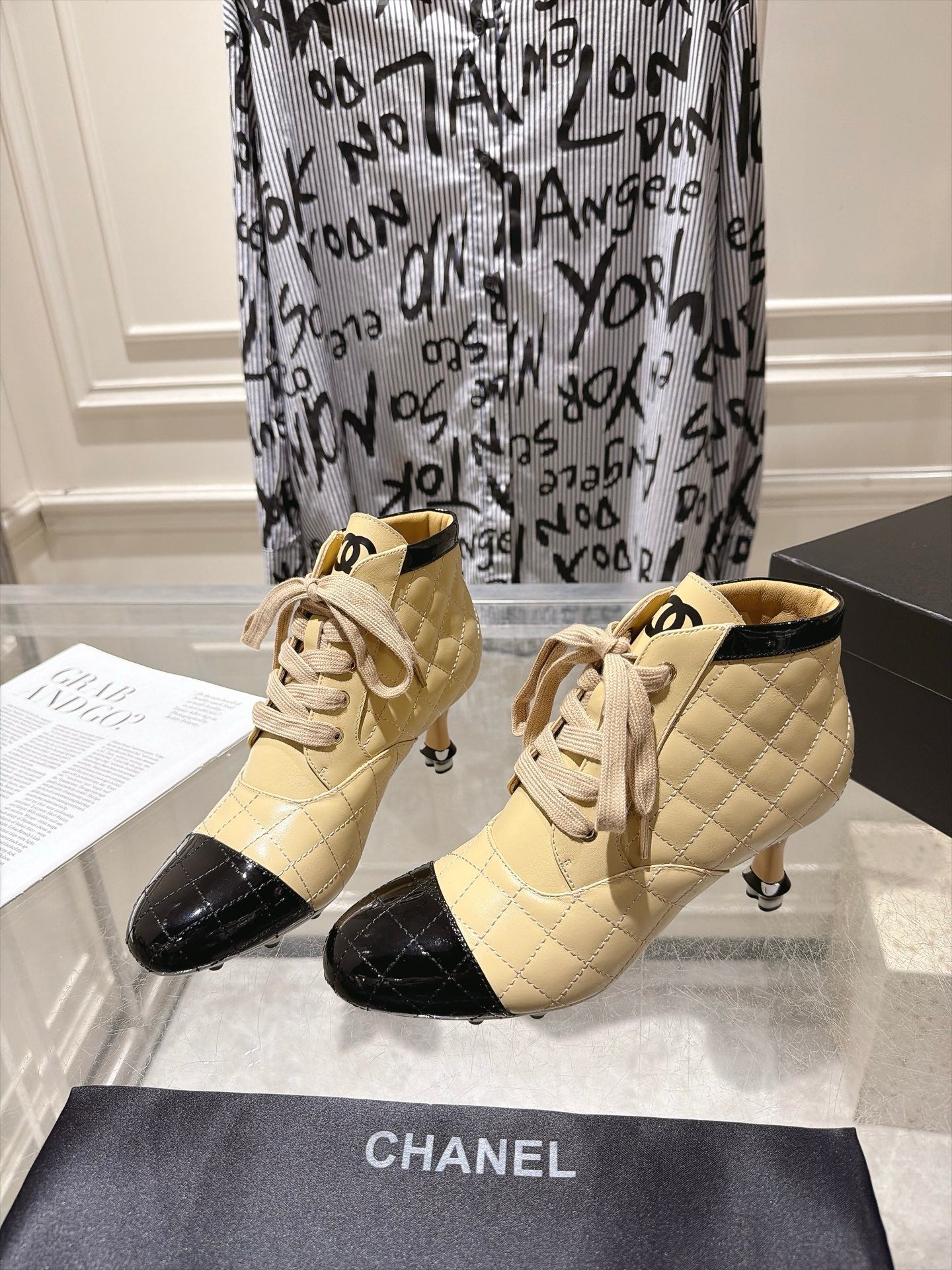 CHANEL 26S HIGH HEEL KNEE HIGH BOOTS 70 MM IN BEIGE LAMBSKIN AND BLACK PATENT CALFSKIN