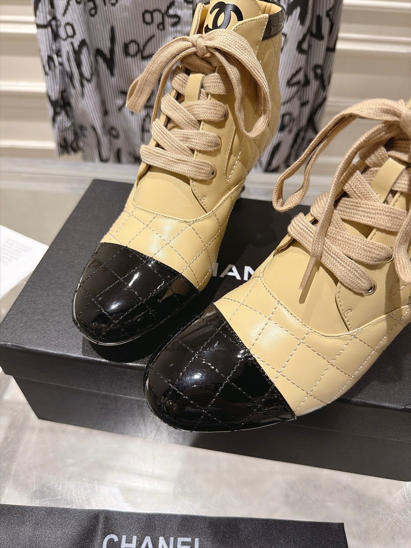 CHANEL 26S HIGH HEEL KNEE HIGH BOOTS 70 MM IN BEIGE LAMBSKIN AND BLACK PATENT CALFSKIN