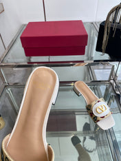 VLTN HIGH HEEL 25S 30 MM IN BEIGE FABRIC AND WHITE LAMBSKIN WITH EMBROIDERED CHERRY MOTIF