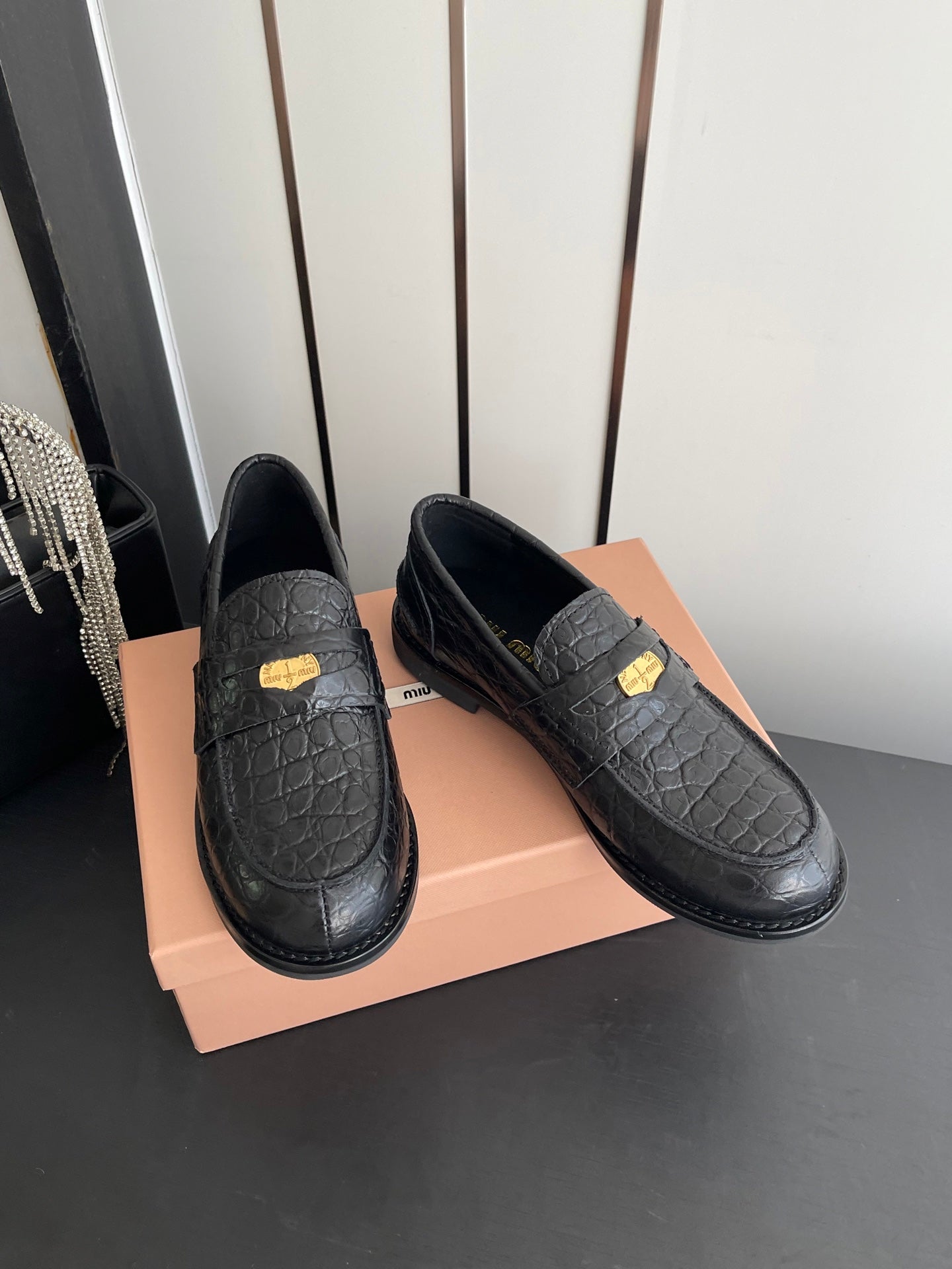 MIUMIU 26S PENNY LOAFERS IN BLACK CALFSKIN CROCODILE EMBOSSING