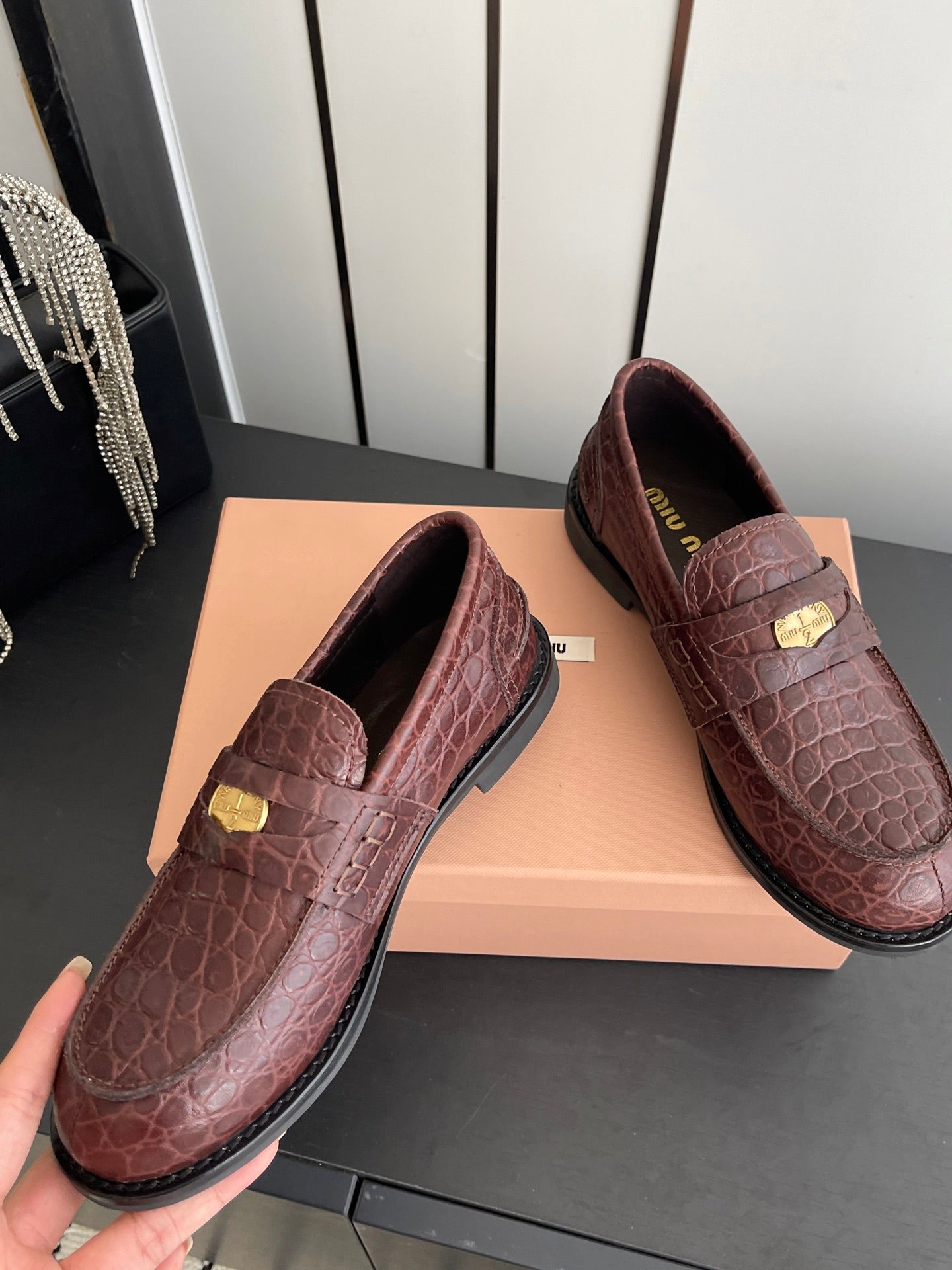 MIUMIU 26S PENNY LOAFERS IN DARK MAHOGANY BROWN CALFSKIN CROCODILE EMBOSSING