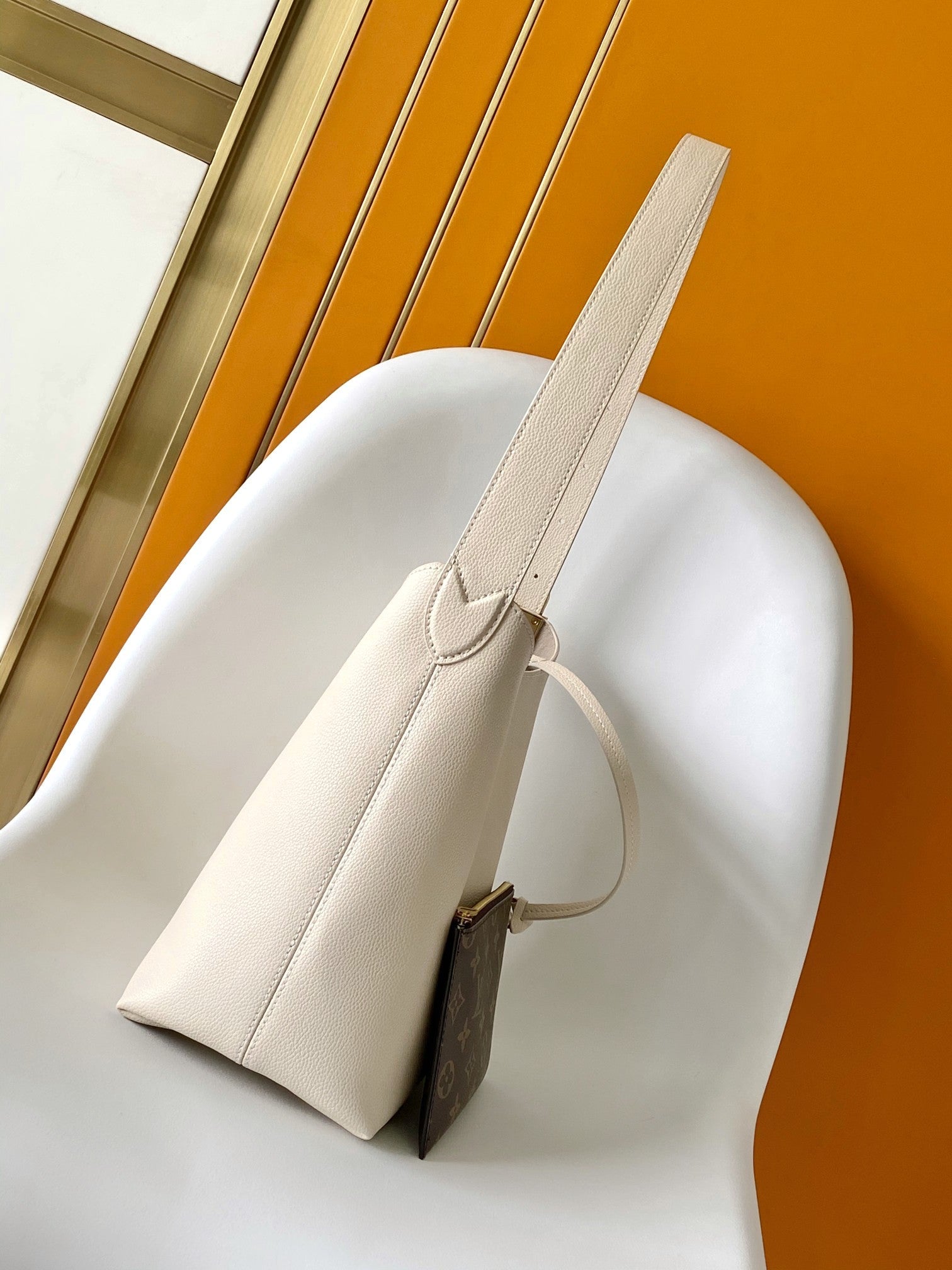 LV 25S LOW KEY HOBO BAG 35 CM IN CREAM WHITE CALFSKIN