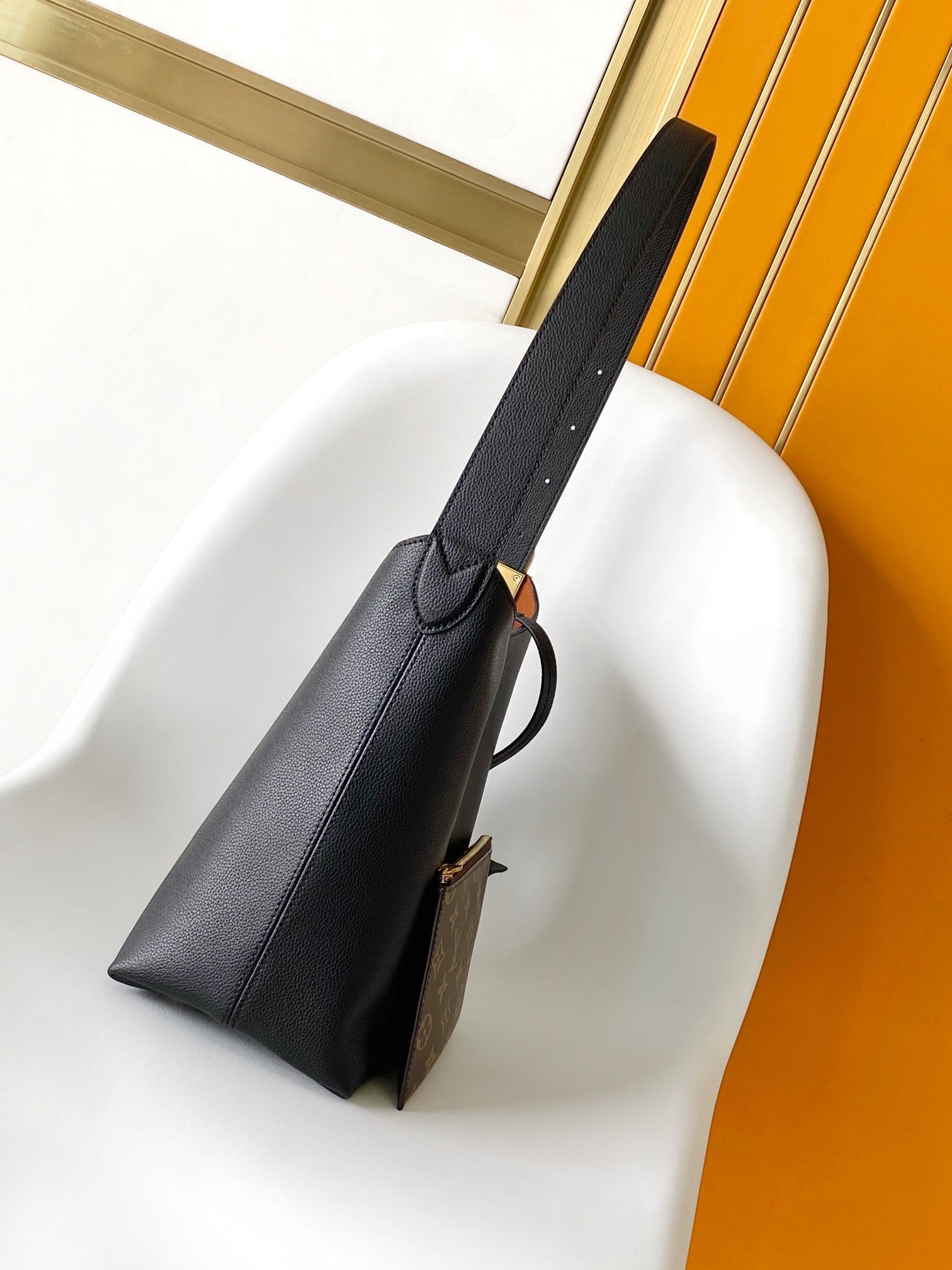 LV 25S LOW KEY HOBO BAG 35 CM IN BLACK CALFSKIN