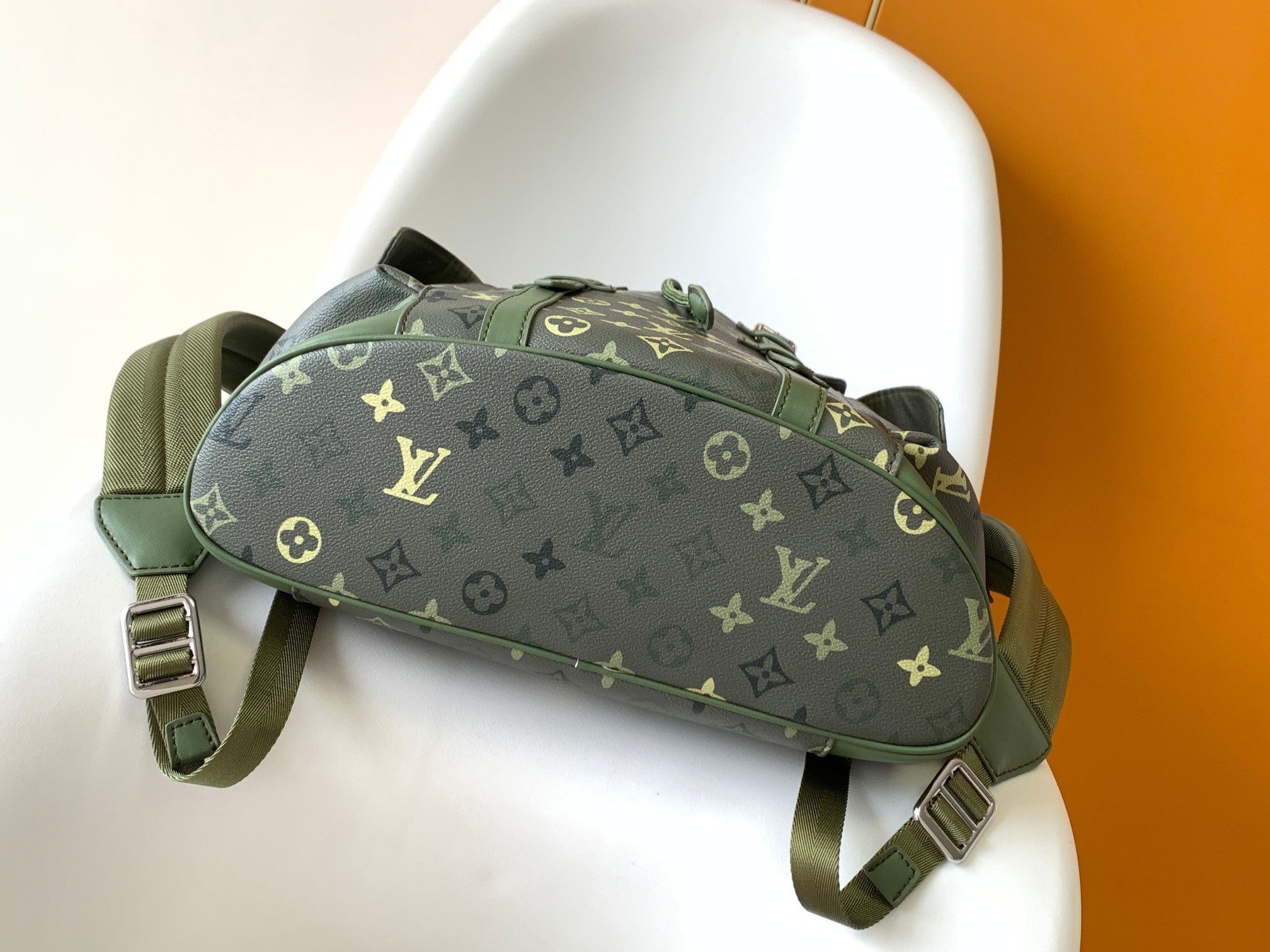 LV 25S CHRISTOPHER BACKPACK 48 IN ARMY GREEN CALFSKIN SILVER HARDWARE
