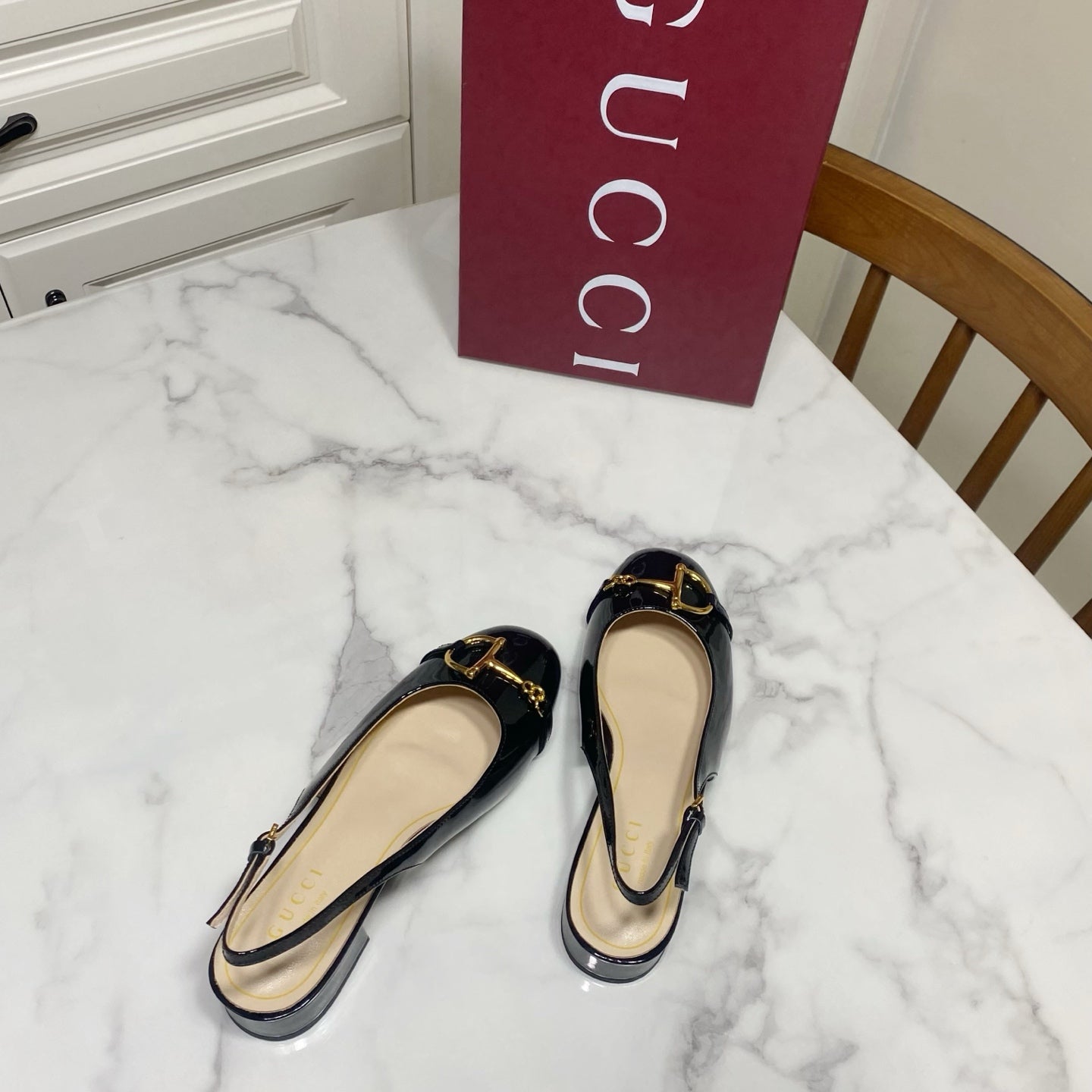 GUCCI 26S SLINGBACK FLATS IN BLACK CALFSKIN