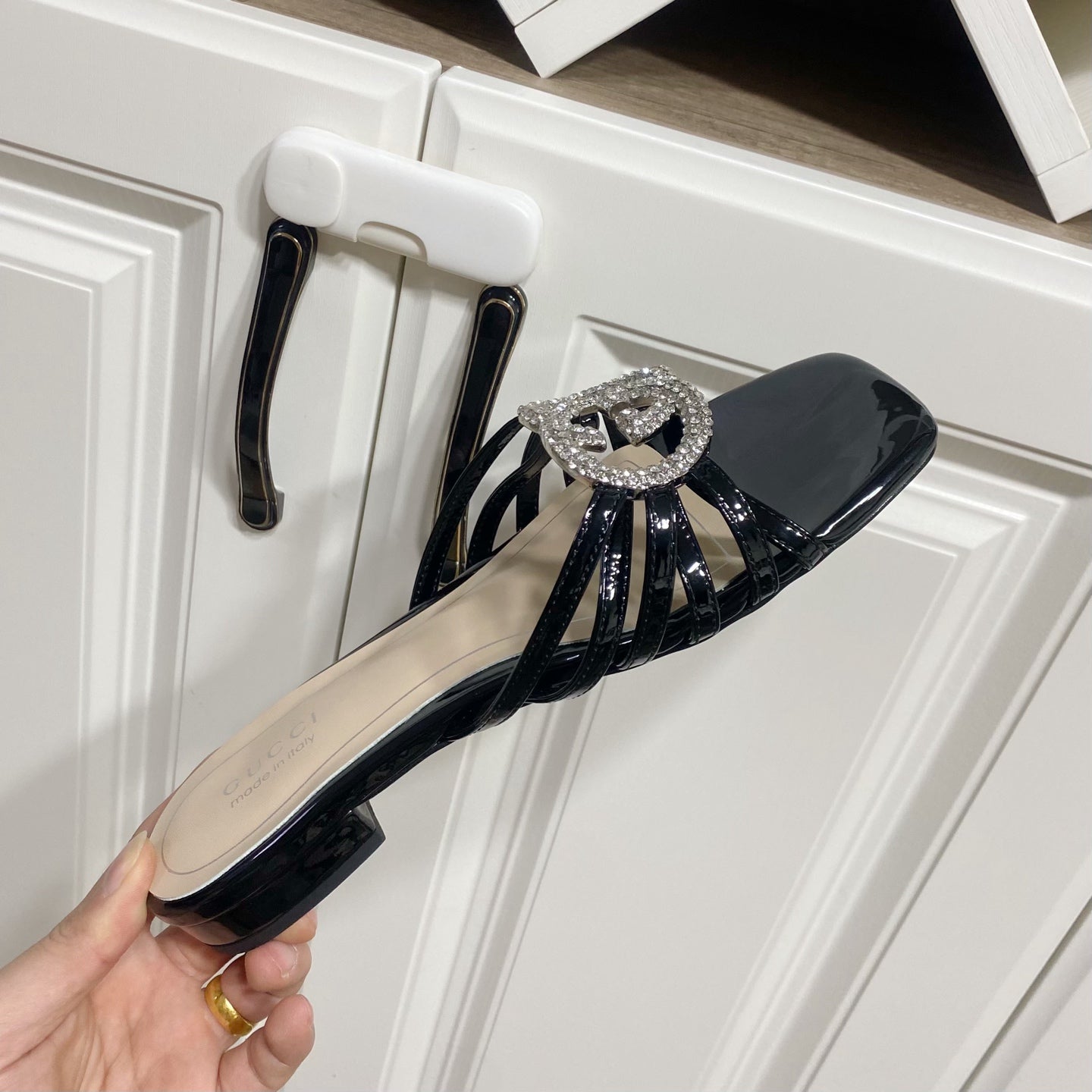 GUCCI 26S FLAT SLIDES IN BLACK CALFSKIN WITH CRYSTAL