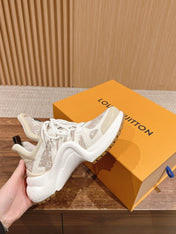 LV ARCHLIGHT SNEAKER IN WHITE CALFSKIN AND CAMEL BEIGE MONOGRAM DENIM