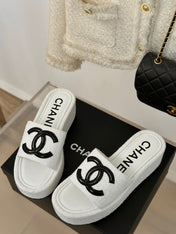 CLASSIC SLIPPERS THICK SOLE IN WHITE TWEED