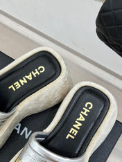 PLATFORM SLIPPERS IN SILVER LAMBSKIN