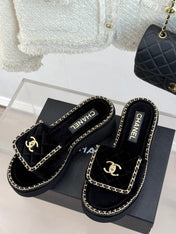 THICK-SOLED CHAIN HEART SLIPPER IN BLACK VELVET