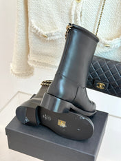 CC SHORT BOOTS IN BLACK CALFSKIN