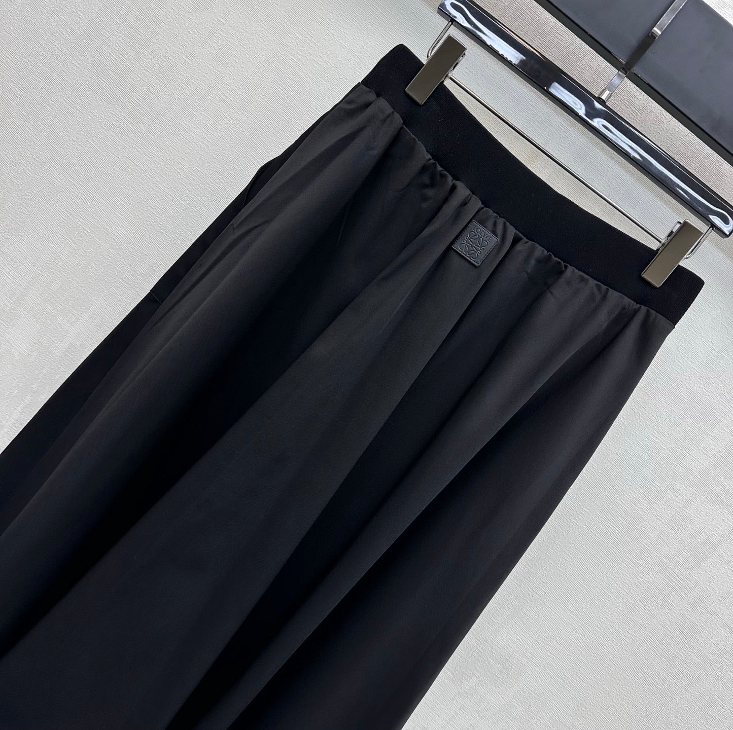 LOEWE 26S PLEATED MIDI SKIRT 495