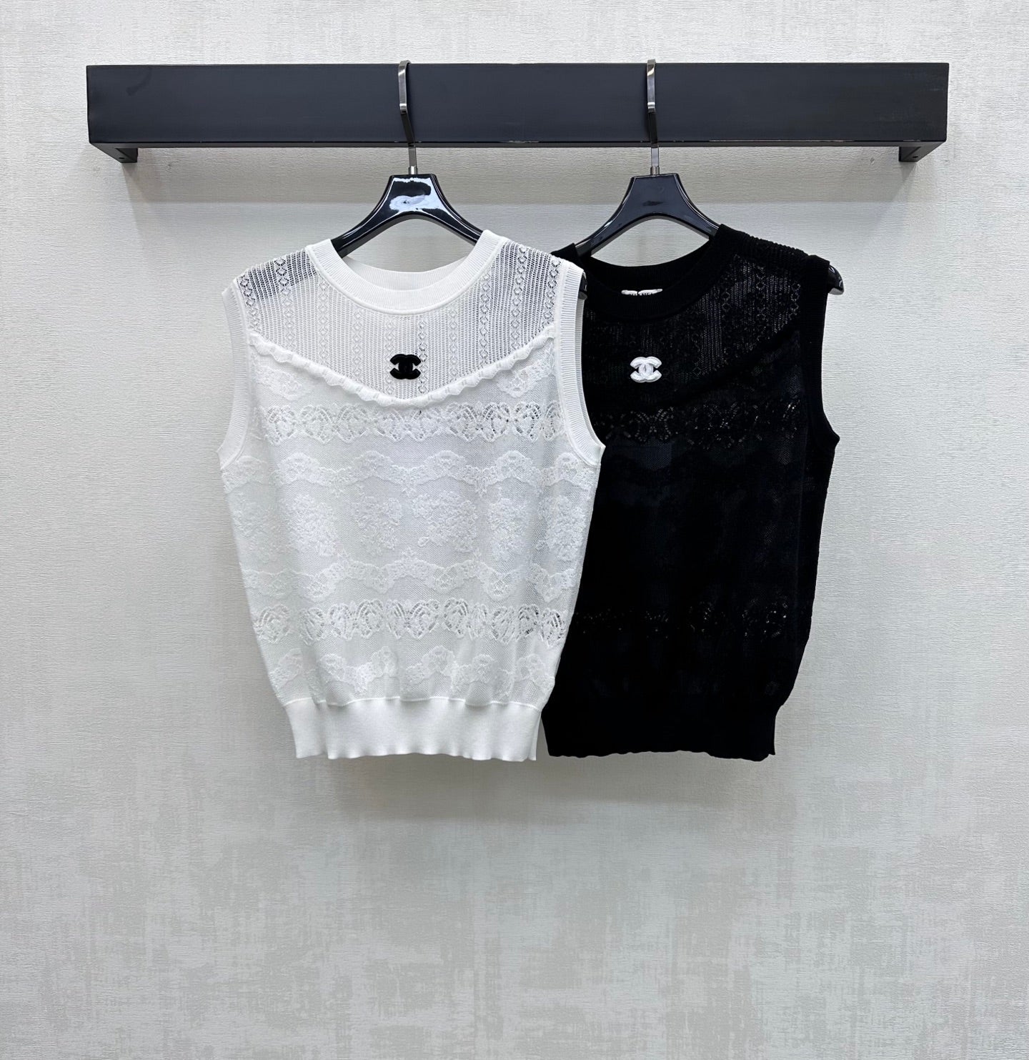 CHANEL 26S SLEEVELESS SWEATER STYLE 1063