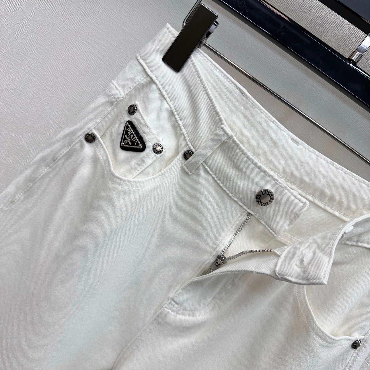 PRADA 26S STRAIGHT-LEG JEANS STYLE 906