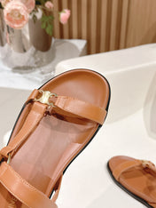 MAUD SANDAL WITH TRIOMPHE IN LIGHT CARAMEL BROWN CALFSKIN