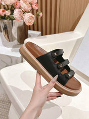 TRIOMPHE SANDALS IN BLACK CALFSKIN