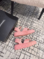 THICK-SOLED THONG SANDAL IN BRIGHT PINK LAMBSKIN