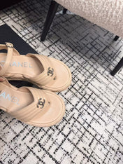 THICK-SOLED THONG SANDAL IN MACAROON BEIGE LAMBSKIN