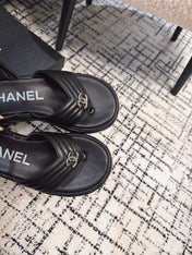 THICK-SOLED THONG SANDAL IN BLACK LAMBSKIN