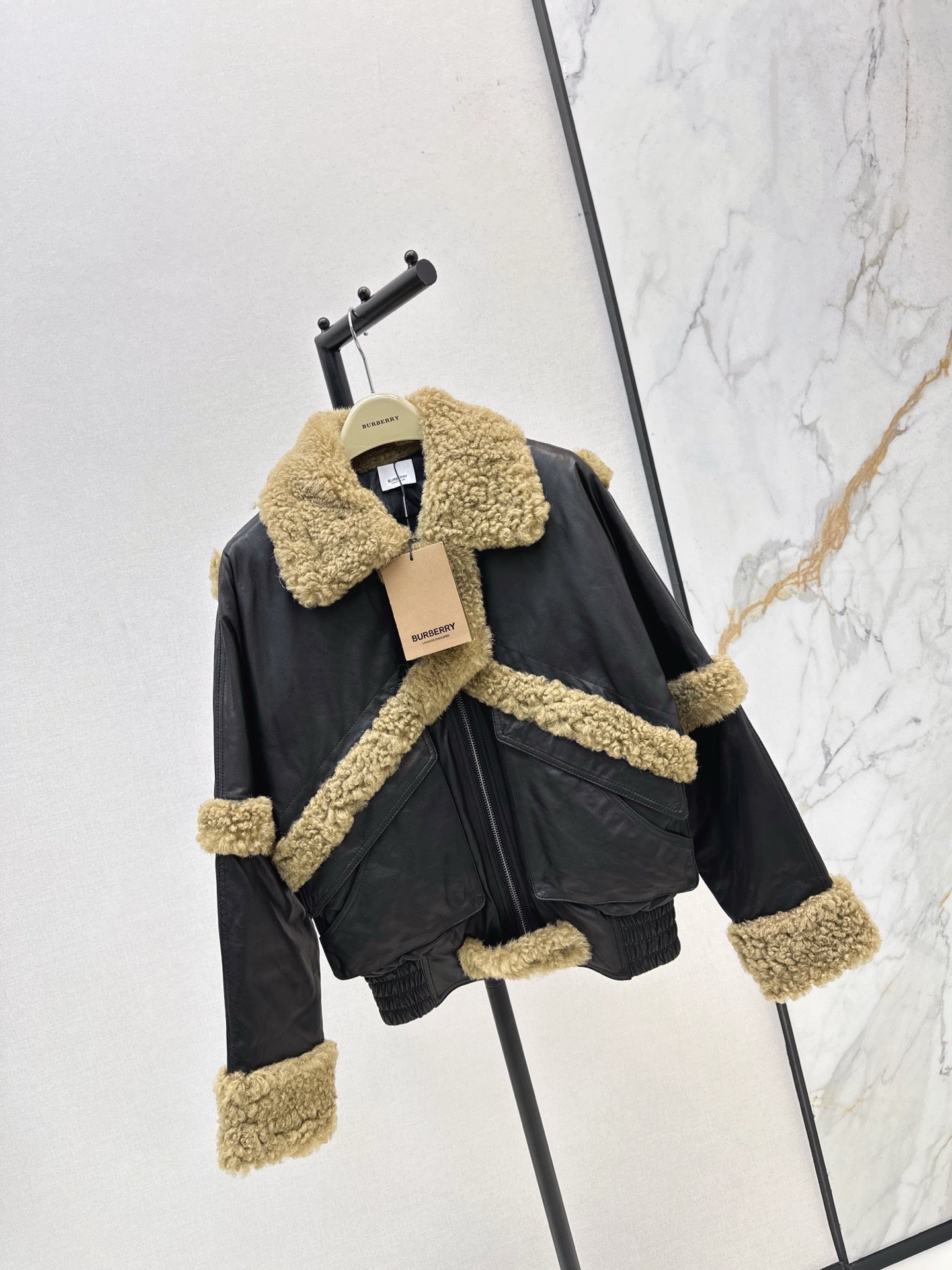 BURBERRY 25S BOMBER JACKET 071