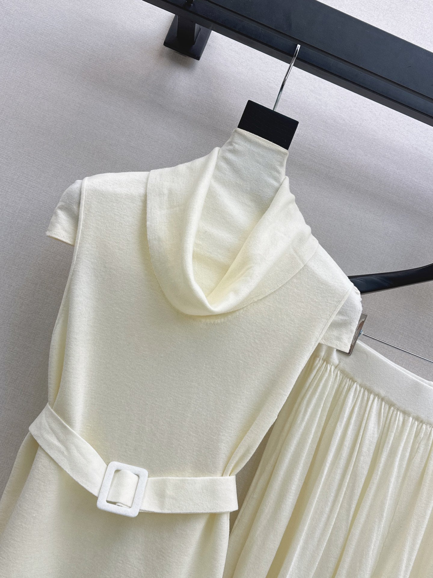 HERMES 26S SLEEVELESS TOP AND STRAIGHT-LEG TROUSERS SET 753